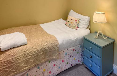 St Anthonys - Photo 12