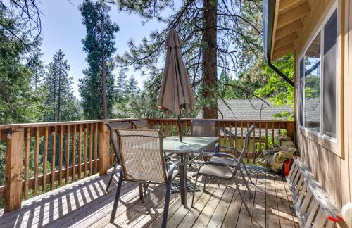 Cozy Mi-Wuk Village Cabin with Deck! - Foto 22