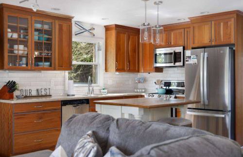 Relaxing Lakefront Retreat w/ Hot Tub & Dock - Foto 11