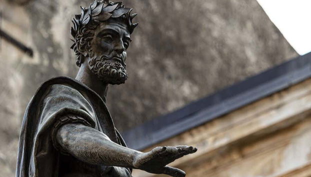 Veja a estátua de Carlo V