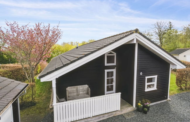 "Holmwith" - 200m from the sea - Foto 1