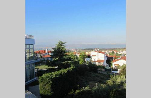 Τraditional fully detached villa on a luxurious hillock of Thessaloniki with its own garden also for family & wedding gatherings for 10 to 25 people only 15 minutes from airport - Foto 3