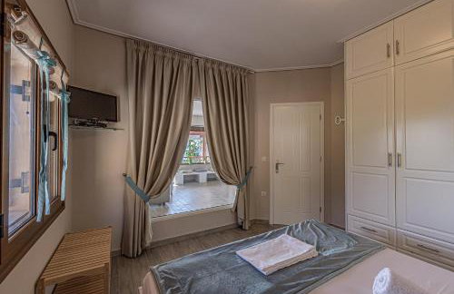 Paralio Astros Beachfront Suites - Photo 17