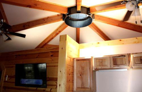 Unique Wooden Yurt Rental for a Vacation near Beckley, West Virginia - Foto 10