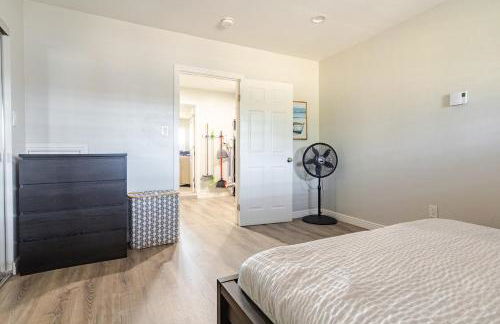 Modern 2 BR 2BA Biz Friendly Duplex with Fast Wi-Fi and Workspaces - Foto 48