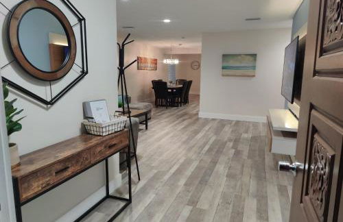 Spacious Upadated 2 King Beds Pets Welcome With Large Private and Fenced Yard Minutes to Beaches - Foto 35