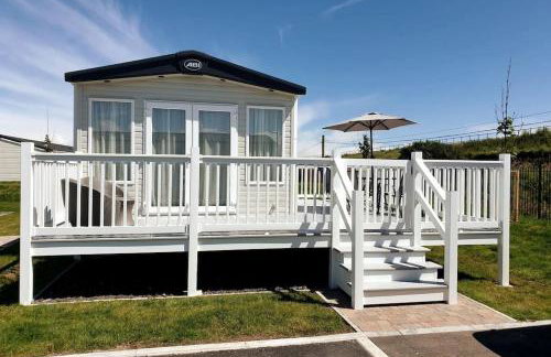 The Sea Breeze - 8 Berth Premium Caravan in Camber Sands - Photo 1