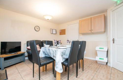 6 bed house with free secure parking & 3 bathrooms - Photo 4