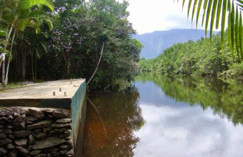 Casa Enorme para 12 pessoas, 4 suites e um fundo com 18mil metros de mata e um pier no rio que sai para o mar-Internet 100MB - Photo 34