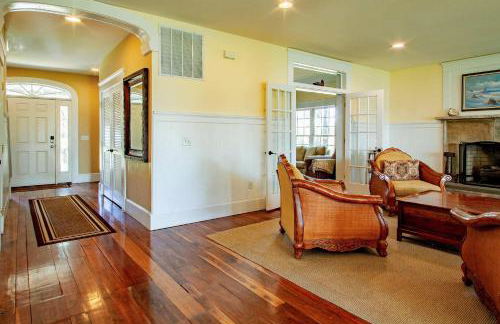 Chesapeake Waterfront - 7BR 5BA - Beach Pool Dock - Foto 12