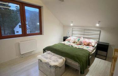 DOMKI w LESIE NAD RZEKĄ - Foto 11