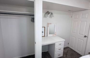 Newly Renovated Home w Garage Near Old Town - Foto 25