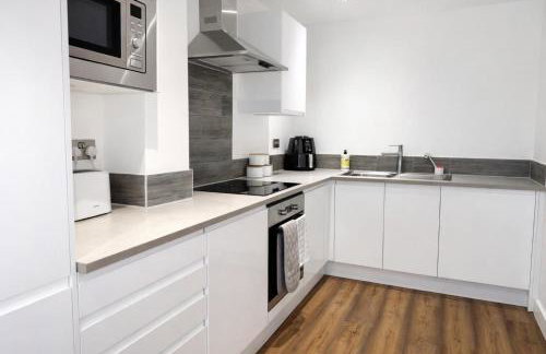 Stylish 2-Bed Apartment by Manchester City Cente - Photo 14