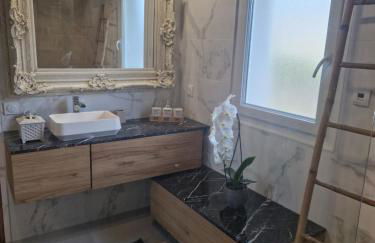 Villa Poppies Holiday Charme et Luxe 14 Pers SPA Privé Jardin Clos 300 m Plage du Débarquement à Pied Mer Familles Groupes EVG Baby-foot Ouistreham - Photo 6