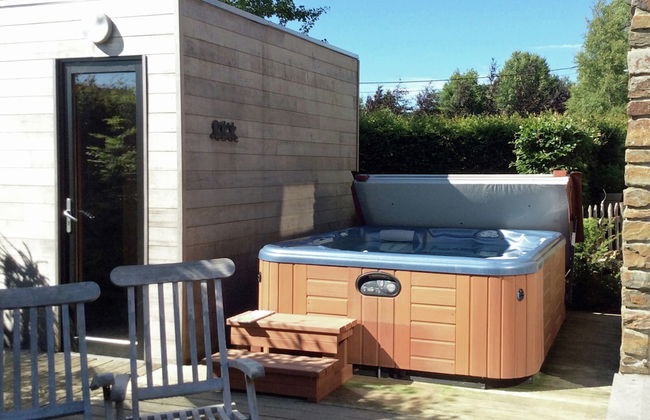 Charming Cottage With Jacuzzi Located Near Nature and ski Slopes - Photo 16