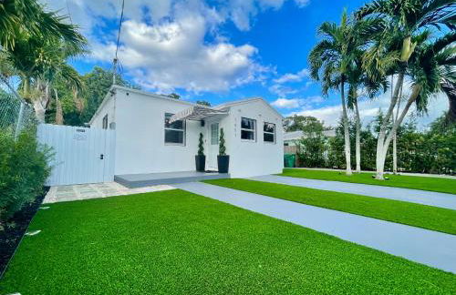 CasaMia Private Studio Near Wynwood & Design District w Free Parking & Bikes - Photo 22