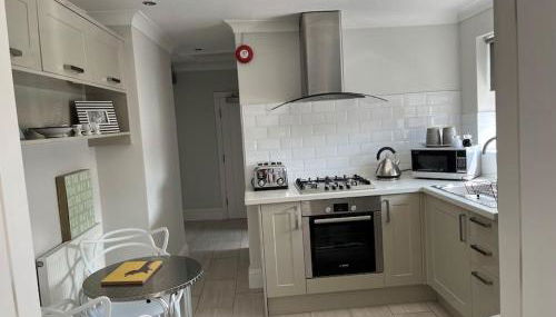 Beautiful Seafront Studio Apartment - Photo 3