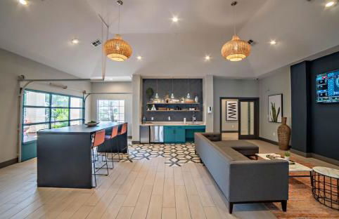 Spacious 2BR King Suites w Pool, Gym, Laundry - Close to Downtown - Foto 19