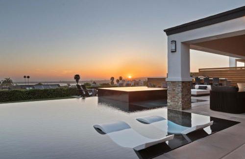 Panoramic Ocean sunset Views with Heated Pool & Spa best location - Foto 27
