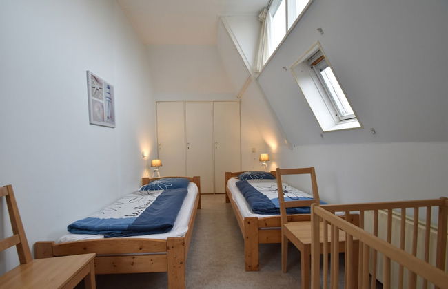 Apartment in Bergen aan Zee Near Beach - Photo 3