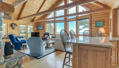 On-Site Trails and Private Beach! Lake Huron Retreat - Foto 3