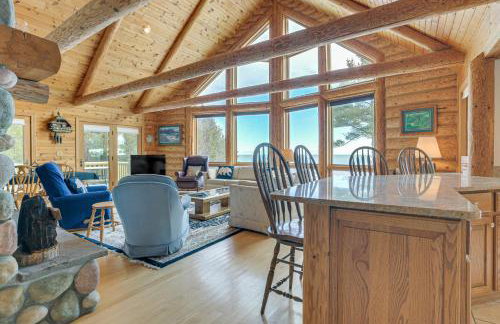 On-Site Trails and Private Beach! Lake Huron Retreat - Foto 3