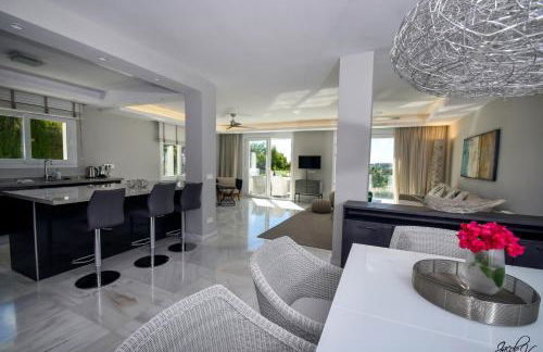Exquisite and Modern villa near beach with Heated pool! - Foto 17