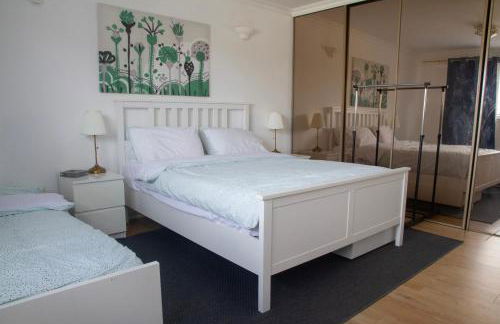 Spacious 4-bedroom Townhouse with Garden- Perfect for Groups! - Foto 7