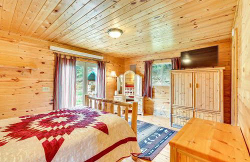 Wraparound Deck and Grill Deadwood Cabin - Foto 14