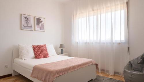 KING SIZE Bed with Air Conditioning near the BEACH & FREE Street Parking - Foto 3