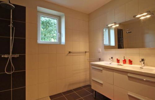 Maison spacieuse à St Denis de Villenette avec jardin clos - FR-1-497-115 - Foto 14