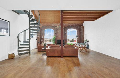 Large Industrial Style 2 Bedroom Apartment Short Term Rental & Flexible Renting Canary Wharf With Free WiFi - Photo 19