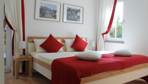 Ruhige Ferienwohnung mit Balkon und Blick in die Natur - Foto 2