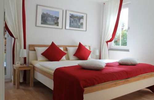 Ruhige Ferienwohnung mit Balkon und Blick in die Natur - Foto 2