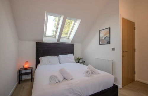 Modern 2-Bed Home in Swinton by MCPI Hosting, Perfect for Families & Contractors - Foto 1