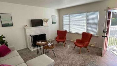 Entire Home by Newport Beach, Disneyland and SNA! - Foto 2