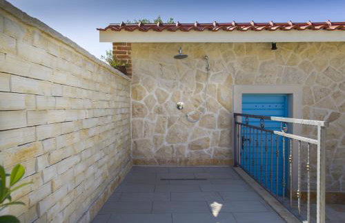 Villa Vision with Heated Pool & Jacuzzi in Sestanovac - Foto 71