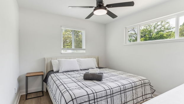 Cozy Oasis In The Heart Of St. Augustine 3 Bedroom Home by RedAwning - Foto 5, Habitación