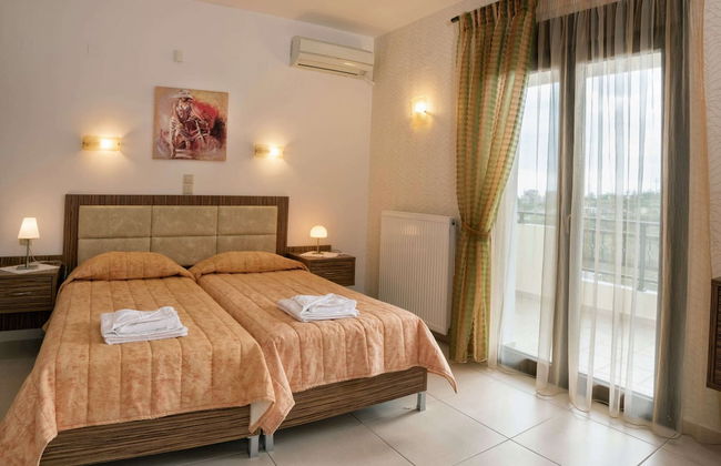 Family Friendly Villa Private Pool, Children's Play Area, Bbq, Spacious Garden, Near Beach - Photo 8