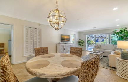 Walkable to Beach, Restaurants, Entertainment! - Photo 13