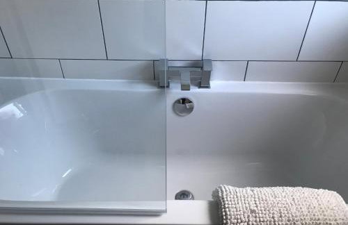 Riverside home. 3 bedroom. Free parking. 10 mins to Newcastle City Centre - Foto 23