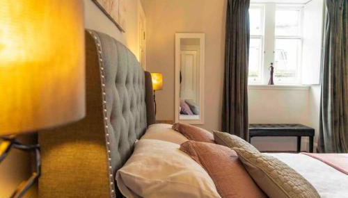 Spacious city centre apartment full of character - Foto 5