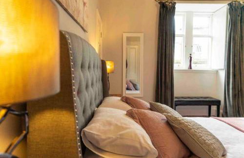 Spacious city centre apartment full of character - Foto 5