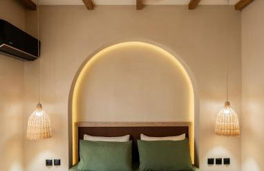 Rustic Boutique Apartment with Live Olive Tree & Private Parking - Photo 12