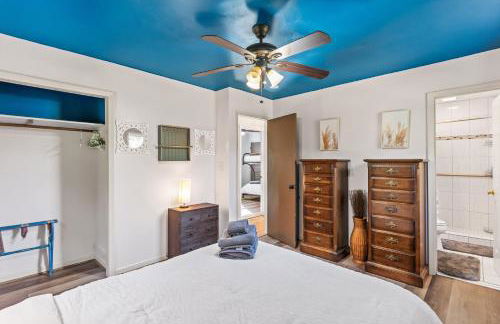 Chill Retreat, hot tub, large private yard - Foto 23