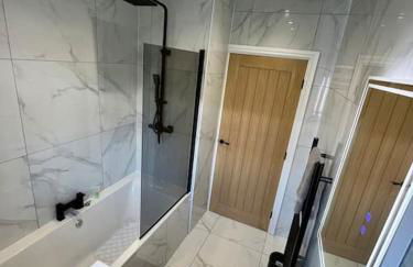 Modern Bungalow - Holiday or Contractors - Driveway Parking - Photo 6