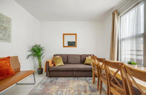 Spacious House in North London, very close to train station and bus stops, near Tottenham Stadium & lots of parking - Photo 12