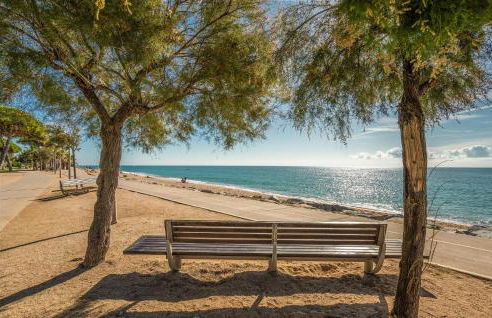 Nice Apartment In Pineda De Mar - Photo 25