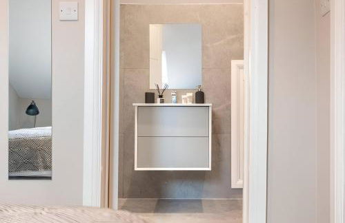 Earthy Elegance Stylish 4BR for Urban Escapes - Foto 28