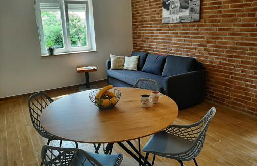 Vacation house with private pool and yard - Photo 2